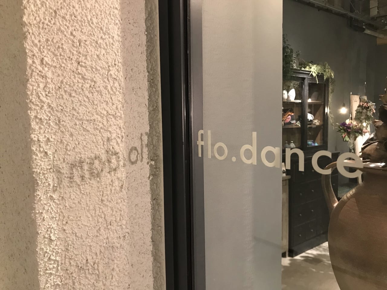 世田谷区下北沢シモキタ線路街reloadリロードにフラワーショップ「flo.dance（フラダンス）」が2021年11月5日にオープンしました。