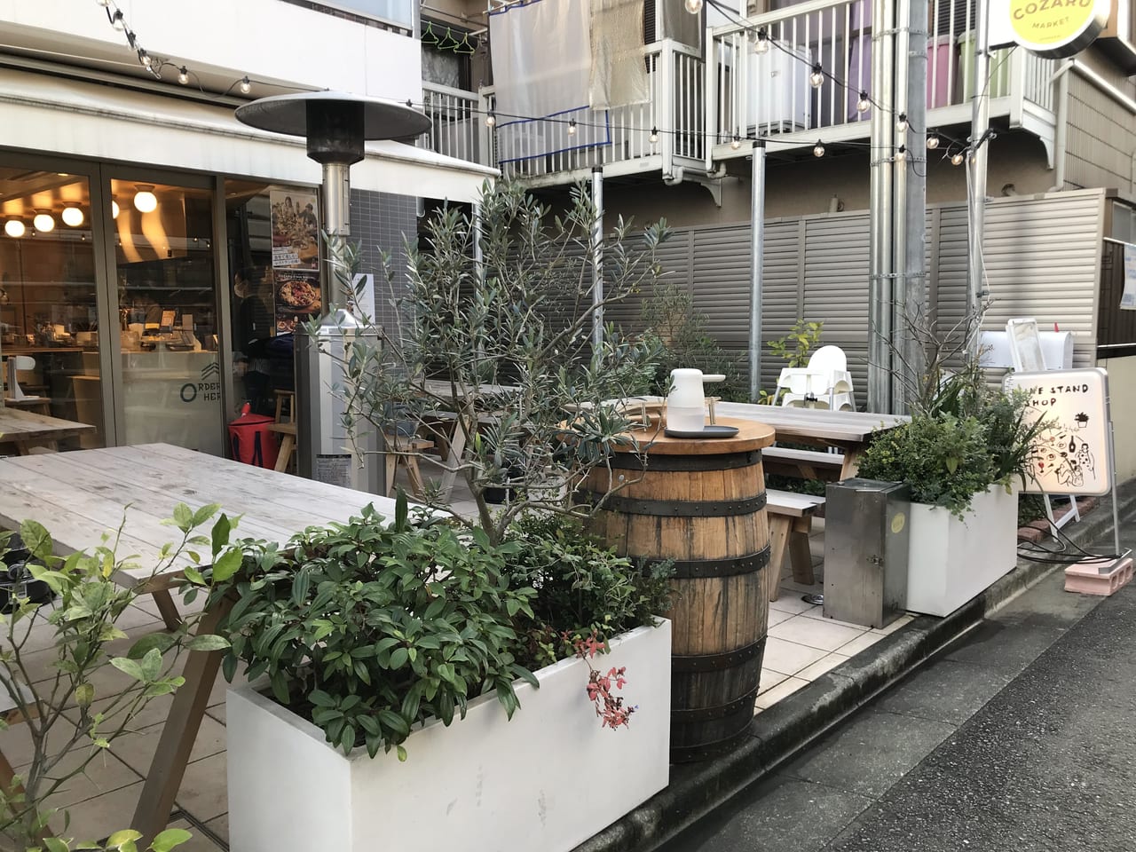 世田谷区尾山台にあるビストロ「COSARU」イートインもテイクアウトもできるレストランです。